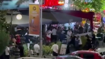 Kafede masa ve sandalyeler havada uçuştu