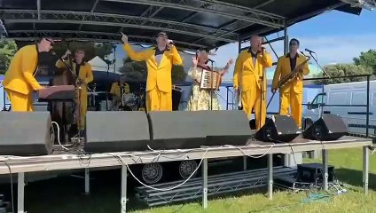 Experience Groovy Live Music at Portsmouth's Bandstand 🎶