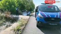 İnegöl'de yağmur suyu kanalına düşen otomobilde 1 kişi öldü, 3 kişi yaralandı