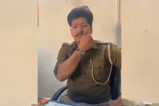 विधायक से विवाद... फिर ट्रांसफर और अब फिल्मी स्टाइल में राजस्थान के पुलिस अधिकारी का VIDEO वायरल, देखकर दंग रह जाएंगे आप