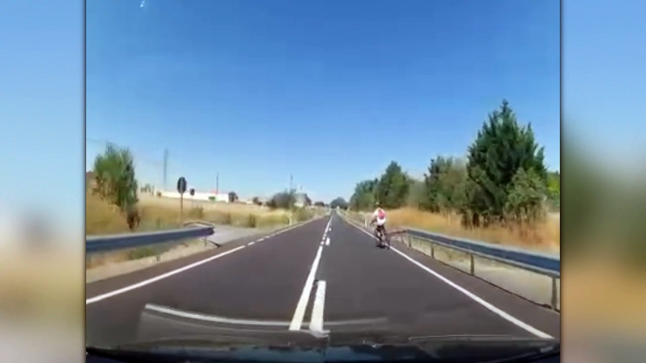 Incidente entre un coche y un ciclista en la CL-607