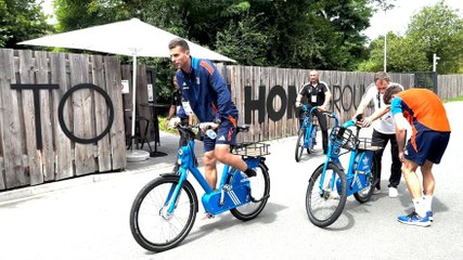 Calcio? No... bici! Vlahovic e Thiago Motta pedalano in ritiro
