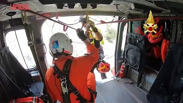 Nuoro, lo spettacolare salvataggio di due turisti francesi in difficoltà