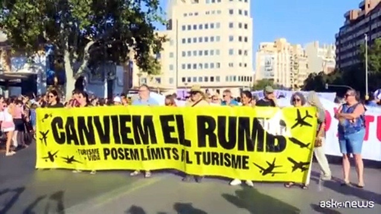 In 20mila per le strade di Maiorca contro il turismo eccessivo