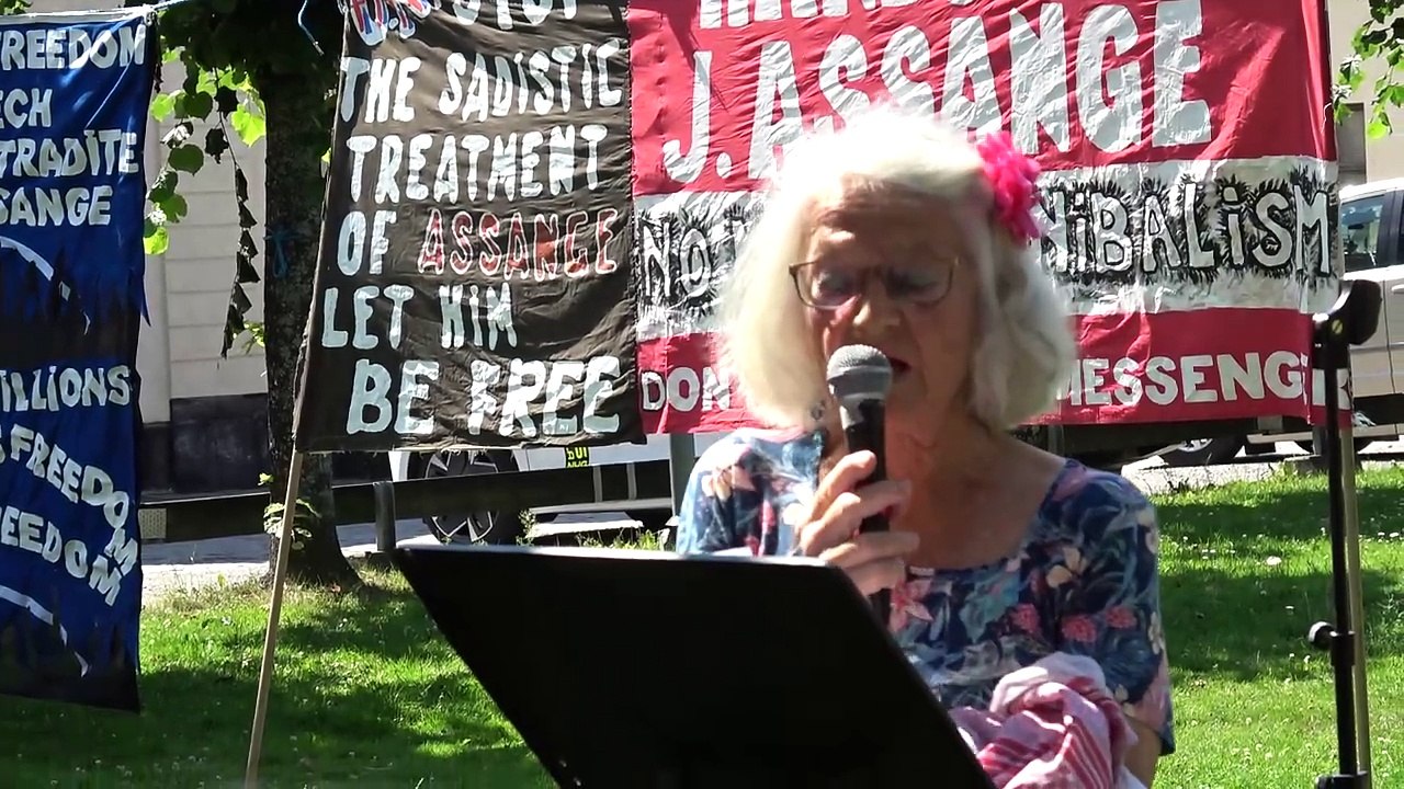 Sigyn Meder, chairman of the support committee for Julian Assange in Stockholm, reads out the committee's greetings to Julian