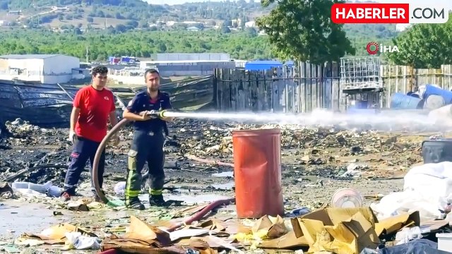 Geri dönüşüm deposunda çıkan yangın yarım saatte söndürüldü