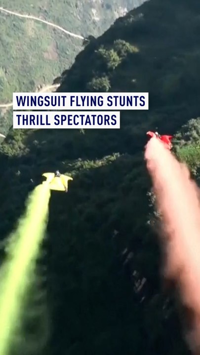 Skydivers dazzle with thrilling wingsuit flying...
