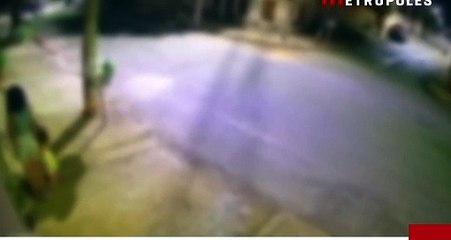 Mulher se irrita com atitude e agride criança após toque de campainha