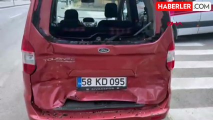 Sivas'ta otomobil minibüse çarptı: 5 yaralı