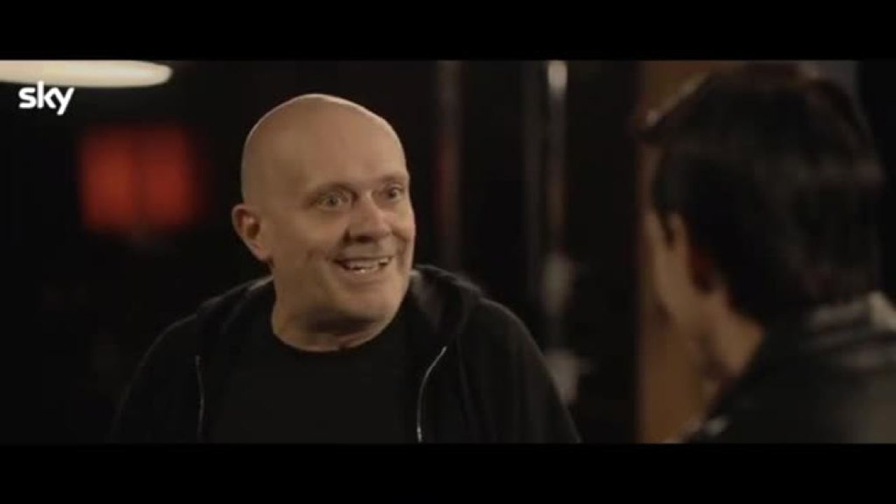 Max Pezzali incontra l'alter ego, arriva "Hanno Ucciso l'Uomo Ragno"