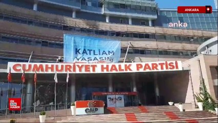 CHP Genel Merkezi'ne Katliam Yasasını Reddediyoruz yazılı pankart asıldı