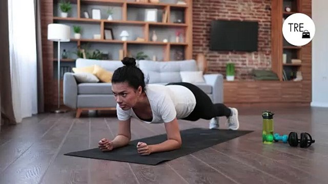 Esta es la bebida a la que debes renunciar si quieres presumir de vientre plano según un experto