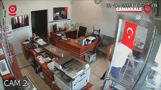Çanakkale'de 4,7 büyüklüğünde deprem anı kameralara yansıdı