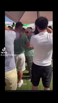 la gente festeggia il nonno d'Italia nonno faustino