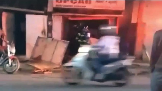 Loja de móveis é destruída por incêndio em Santos; VÍDEO