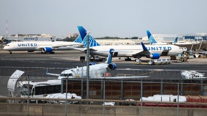 Major IT Meltdown: How Microsoft & CrowdStrike Disruptions Hit Airlines, Banks & More ✈️