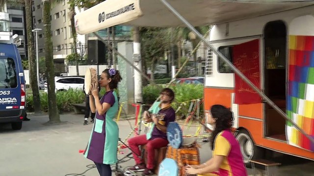 Kombi literária trouxe imaginação para as crianças durante as férias na Fonte do Sapo!