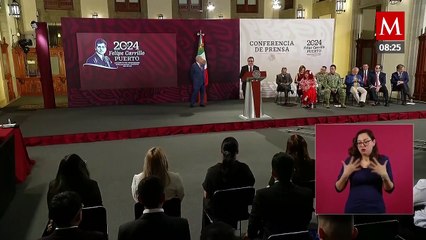 AMLO entrega diplomas a primeros ingenieros ferroviarios del IPN