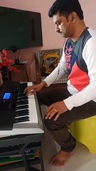 Piano keyboard Mujhko peena hai peene do