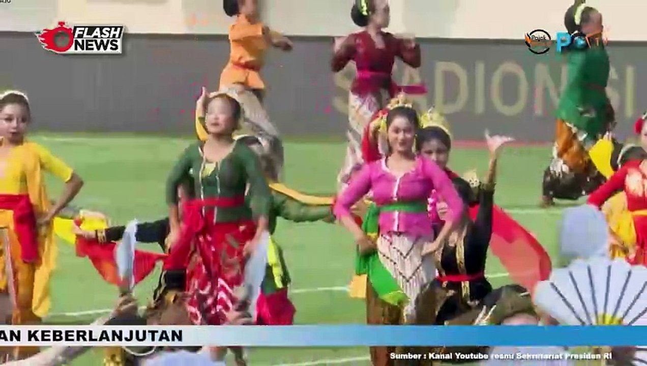 Presiden Jokowi dan Ibu Iriana Saksikan Laga Perdana Piala Presiden 2024