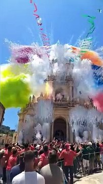 Feu d'artifice de dingue pour la Fête de l'Apôtre Saint Paul à Palazzolo Acreide