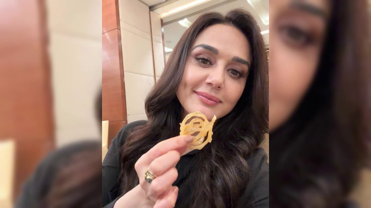 Preity Zinta video in hot dress | Preity Zinta hot look | Preity Zinta beautiful and sexy look