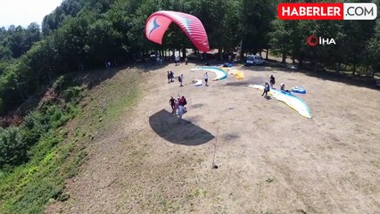 İznik Gölü turkuaza büründü, yamaç paraşütüne akın başladı