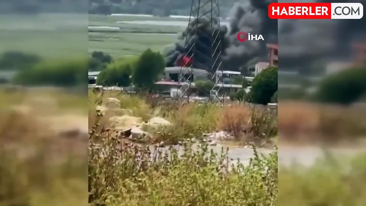 Avcılar'da iş yerinde yangın paniği: Müdahale sırasında yaşanan patlama kamerada
