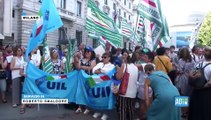 Milano, la protesta dei lavoratori del Terzo settore: «Poche risorse per l'assistenza, così progetti senza futuro»