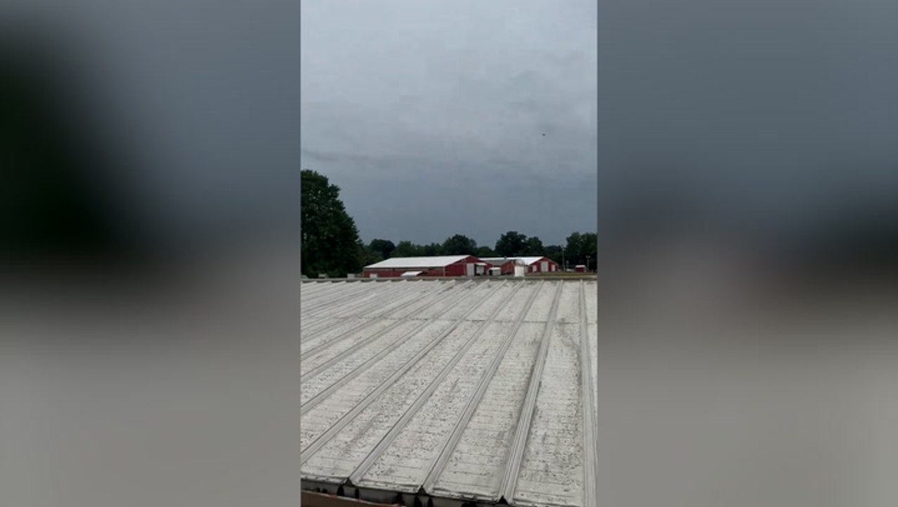 Video: Representative takes to roof of Trump ra...