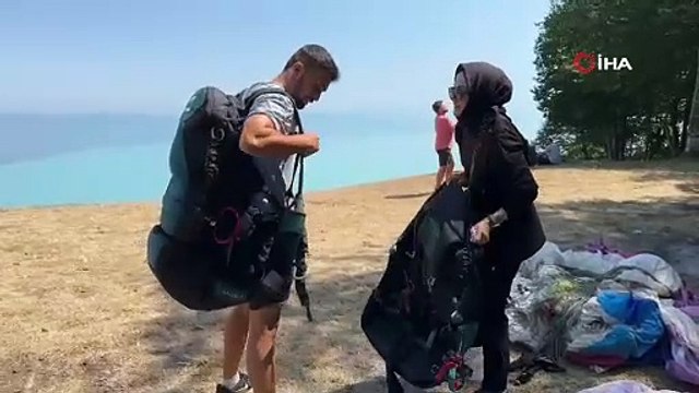 İznik Gölü turkuaza büründü, yamaç paraşütüne akın başladı