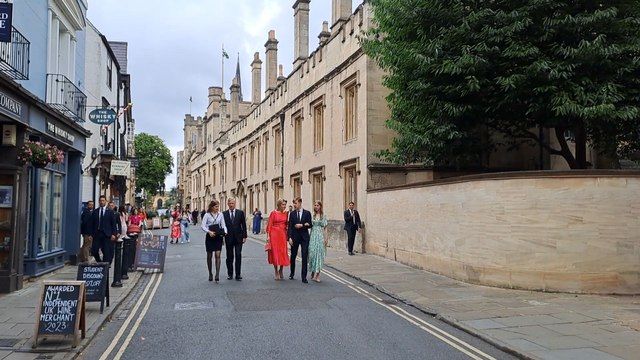 La famille royale arrive à la résidence du recteur, avant la cérémonie de remise des diplômes de l'université d'Oxford