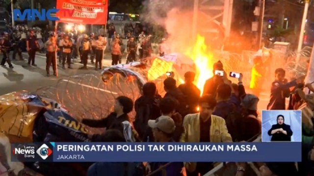 Unjuk Rasa Mahasiswa Protes Kepemimpinan Presiden Jokowi di Kawasan Patung Kuda