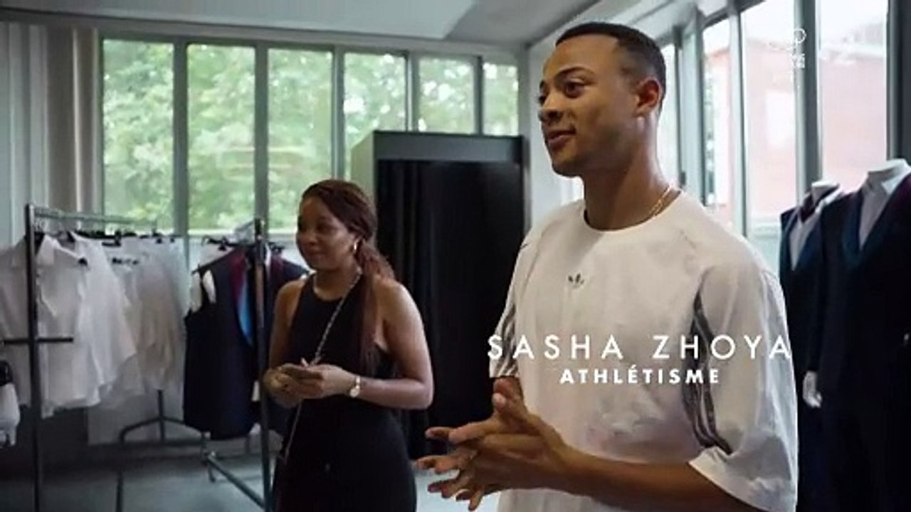 JO - Embarras : Regardez l'athlète français Sasha Zhoya, champion du 110m haies, qui demande à pouvoir porter une jupe et non un pantalon lors de la cérémonie d'ouverture