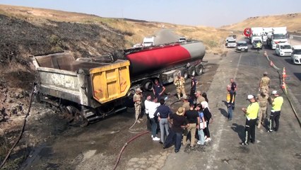 Kamyonla çarpışıp alev alan tankerin şoförü öldü; kaza kamerada