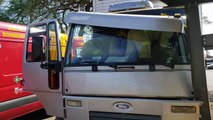 Caminhoneiro sofre mal súbito e colide contra ponto de ônibus no Cascavel Velho