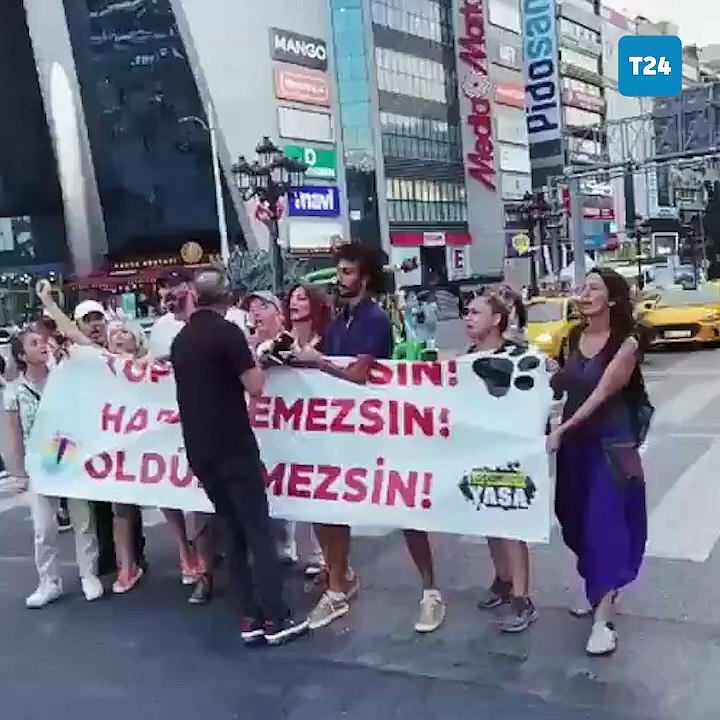 Yaşam İçin Yasa İnisiyatifi ve Hayvan Yaşam Özgürlük İnisiyatifi'nden Kızılay'da "yasayı geri çek" protestosu