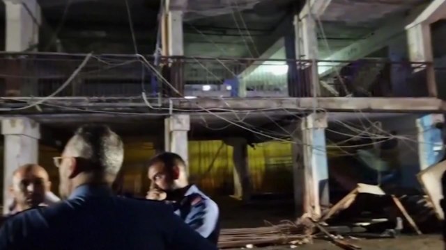 이탈리아 나폴리 3층 보행자 통로 붕괴...15명 사상 / YTN