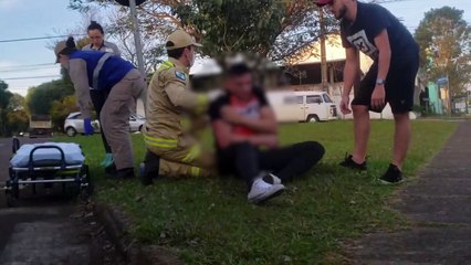 Acidente entre carro e bicicleta no Coqueiral deixa ciclista ferido