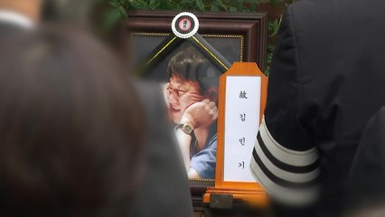 고 김민기, '학전'에 마지막 인사...눈물 속 영면 / YTN