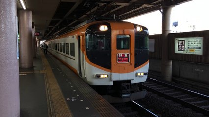 大阪上本町行き特急　布施駅停車シーン