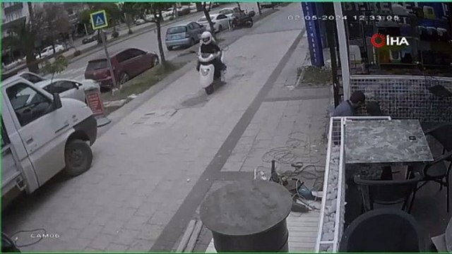 İki genç kızın motosiklet ile takla attı! Görüntüler anbean kaydedildi