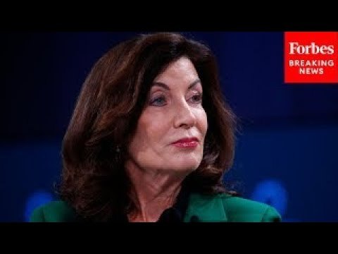 Gov. Kathy Hochul Holds Roundtable With Parents & Educators About Smartphone Usage In schools