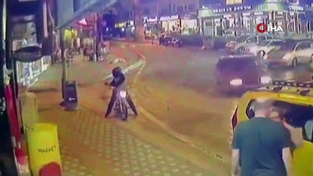 Olay anı saniye saniye kamerada! Silahlı saldırgan düşe kalka iş yerini kurşunladı