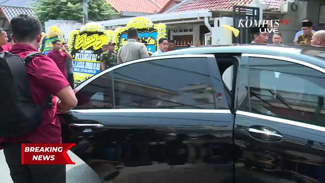 Presiden Jokowi Melayat ke Rumah Duka Hamzah Haz di Matraman
