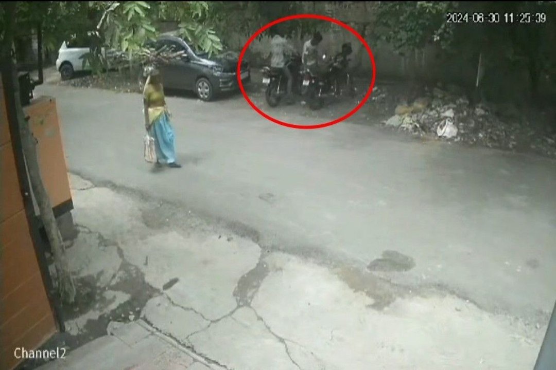 अलवर: चोरों में नहीं पुलिस का खौफ; आसानी से चोरी कर ले गए बाइक, घटना CCTV में कैद