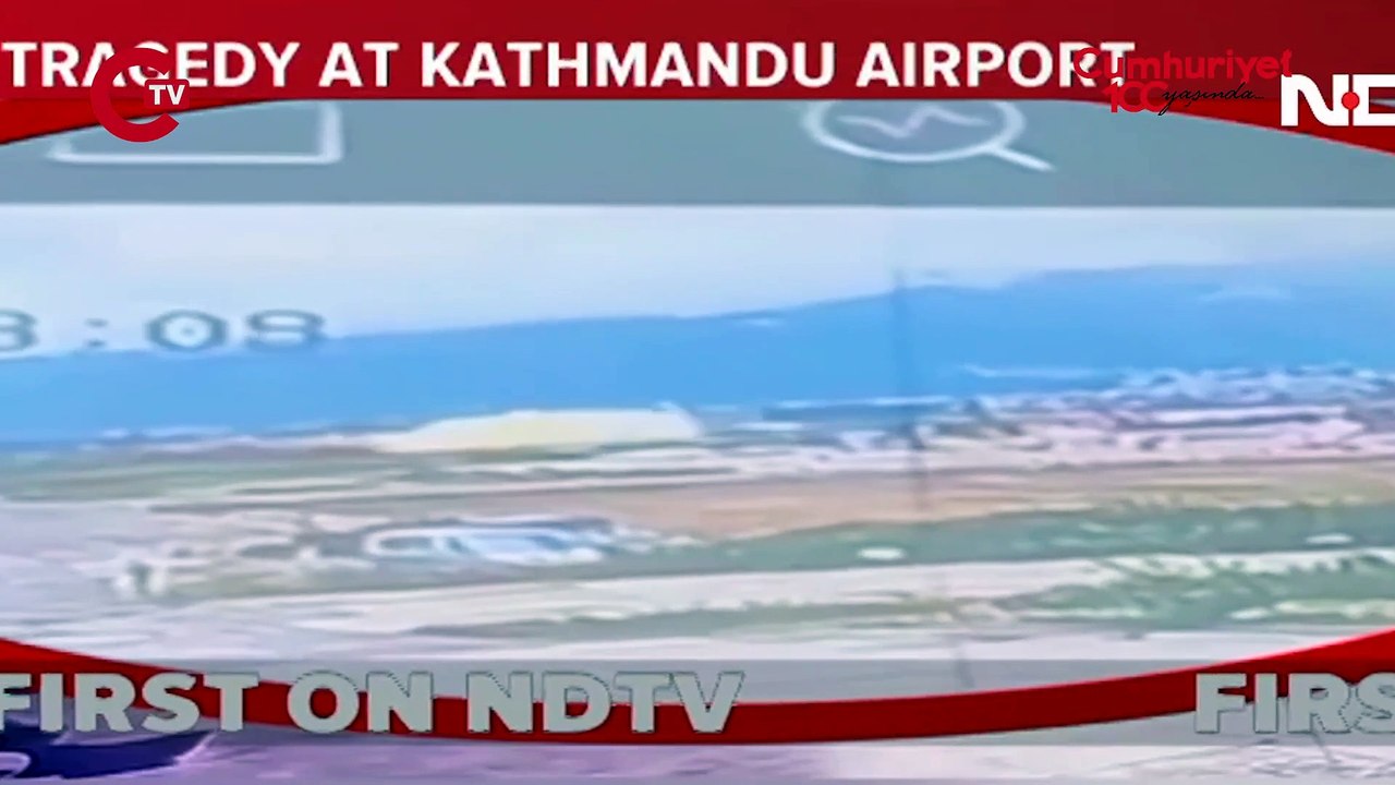 Nepal'de uçak kalkış sırasında pistte kaza yaptı!