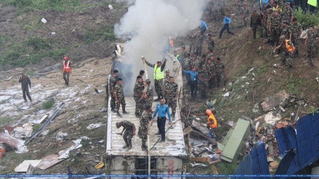 Nepal'de kalkış sırasında pistte kaza yapan uçaktaki 18 kişi öldü