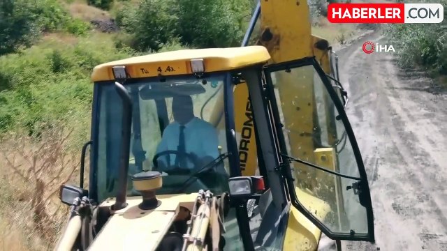 Rekor oyla seçildi, ceketini çıkarıp iş makinası kullanmaya başladı