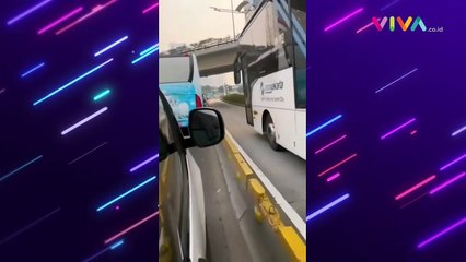 Mobil Menag Masuk dan Terjebak di Jalur TransJakarta